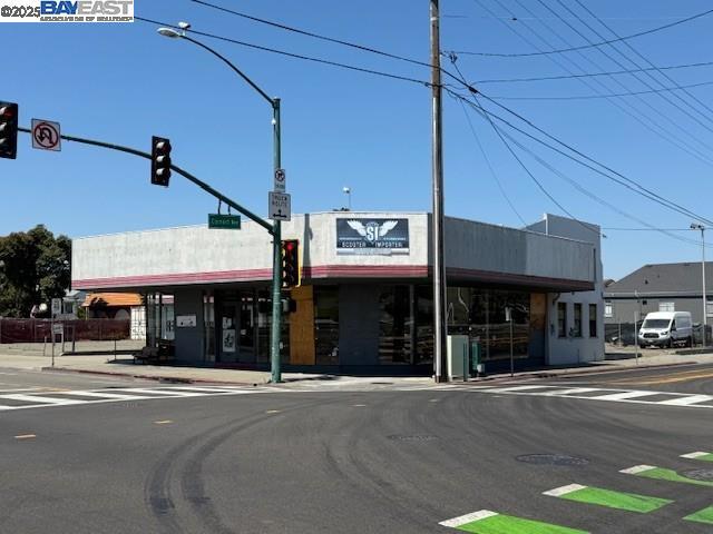 1825 Park St Property Photo 1