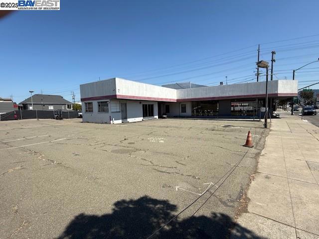 1825 Park St Property Photo 2