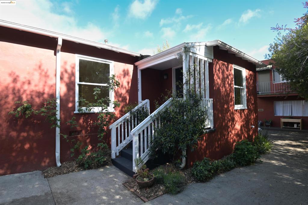 2218 Parker St Property Photo 1