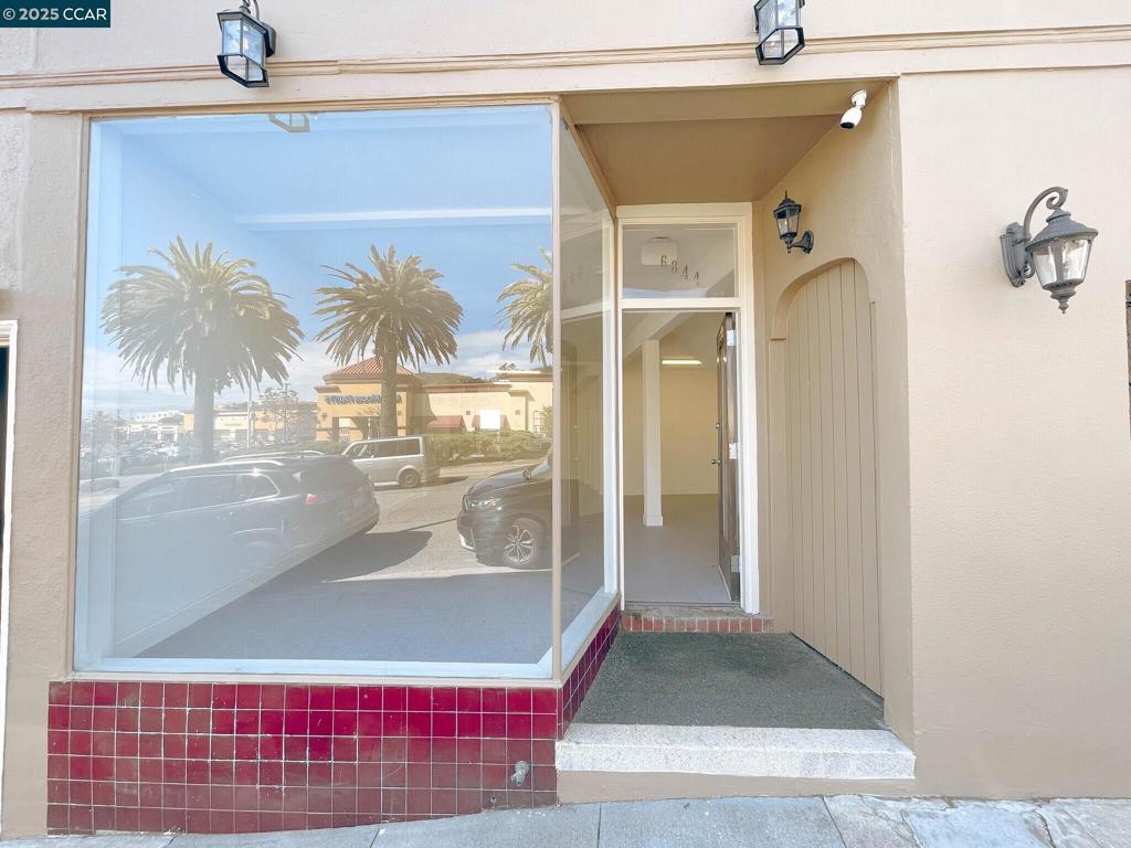 6842 Mission Property Photo 4