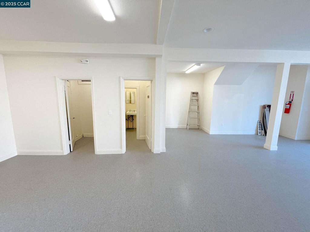 6842 Mission Property Photo 6