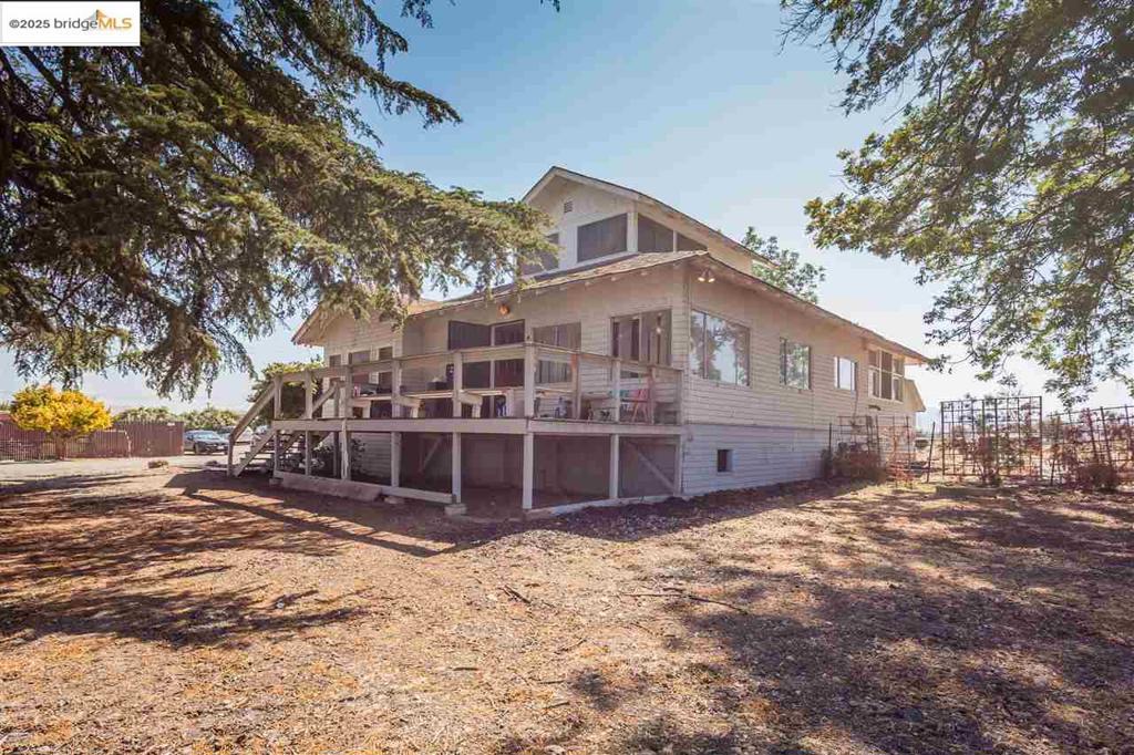 3041 Walnut Blvd Property Photo 6