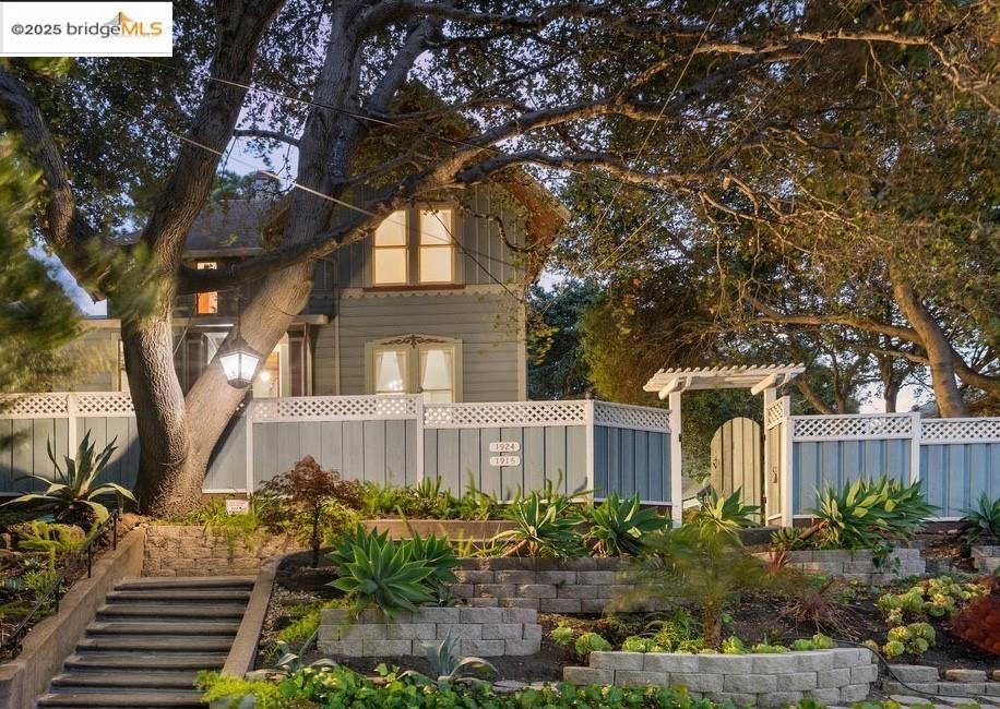 1924 7th Ave Property Photo 1