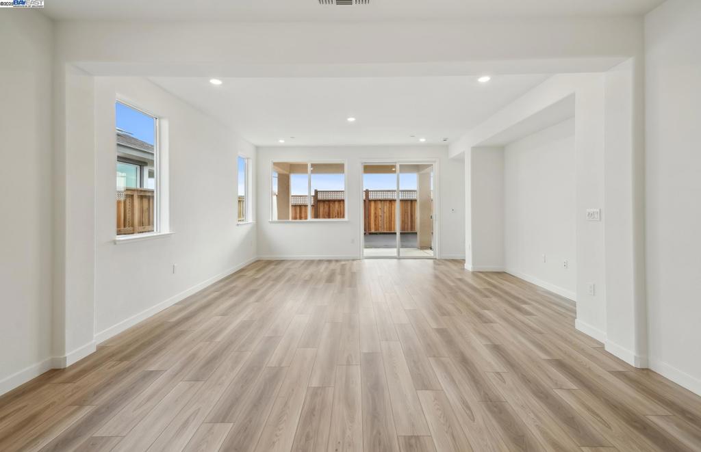 17870 Brightwood Avenue Property Photo 4