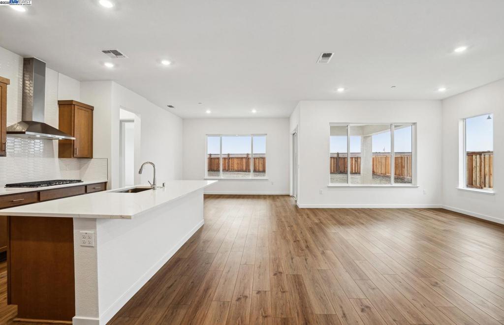 17618 Brightwood Avenue Property Photo 4