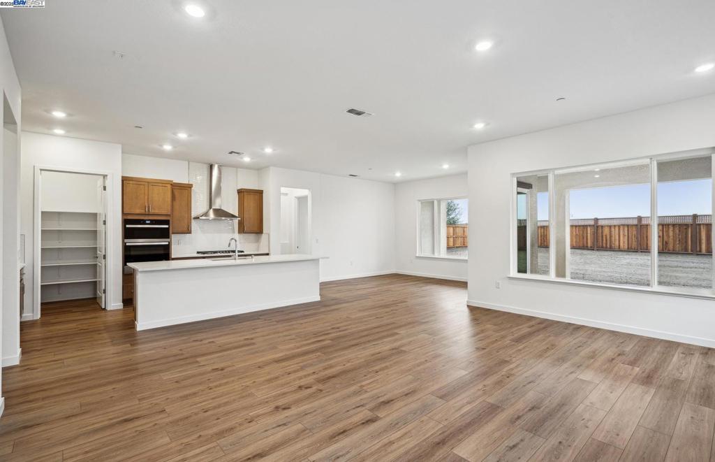 17618 Brightwood Avenue Property Photo 6