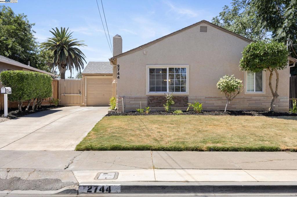 2744 Capistrano St Property Photo 1