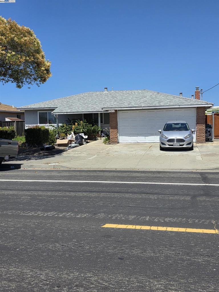 2255 Catalpa Way Property Photo 1