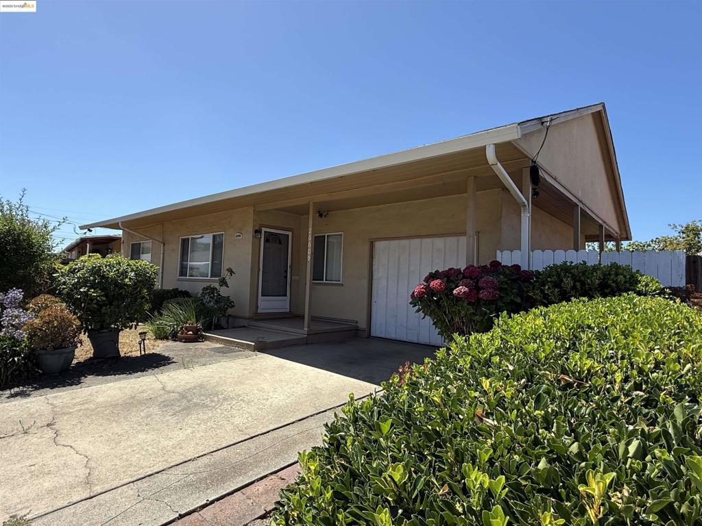 26609 Colette St Property Photo 1