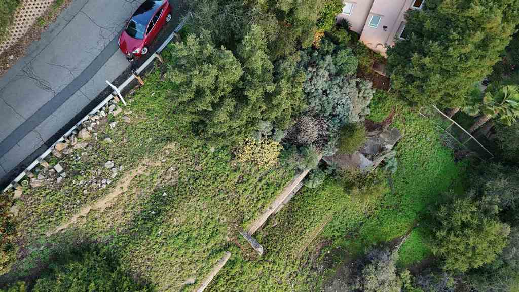 142 Gravatt Dr Property Photo 2