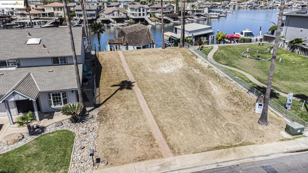 910 Discovery Bay Blvd Property Photo 2