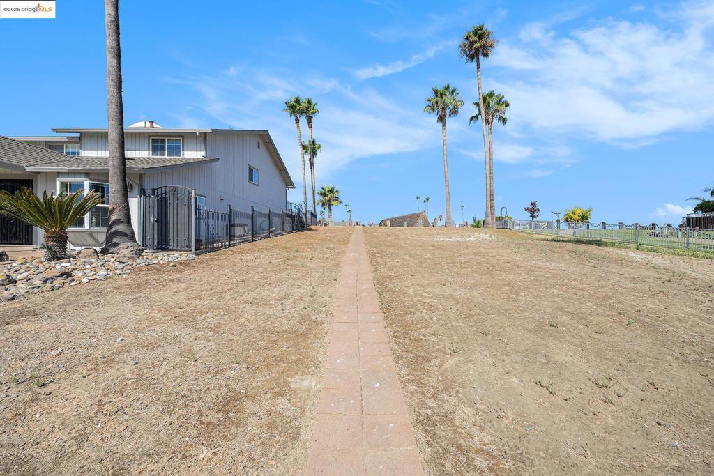 910 Discovery Bay Blvd Property Photo 3
