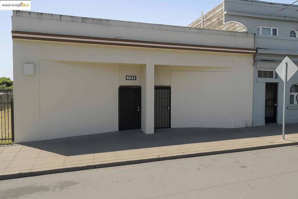 6633 Foothill Blvd Property Photo 2