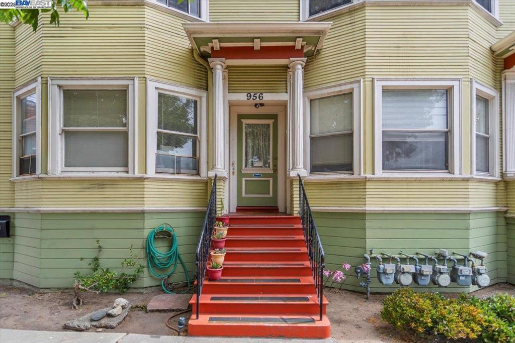 954 Park St Property Photo 4
