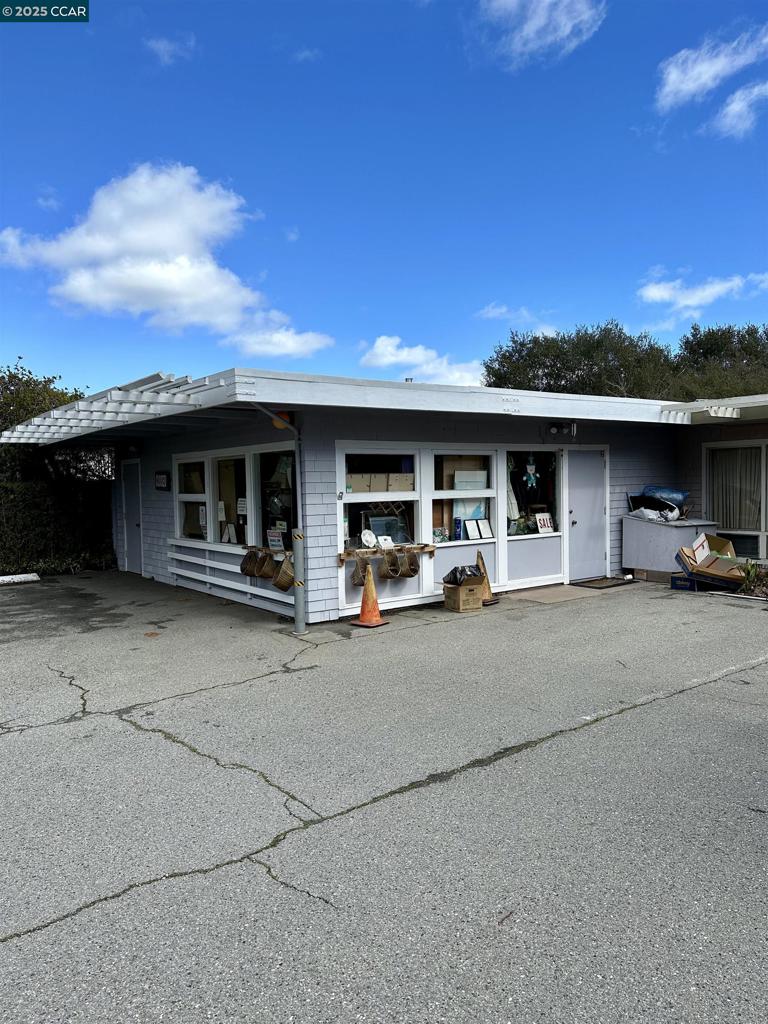 2 Tamalpais Dr Property Photo 7