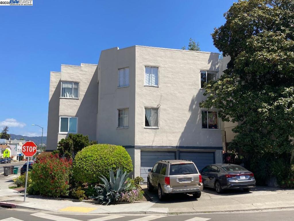 2268 Park Blvd Property Photo 2