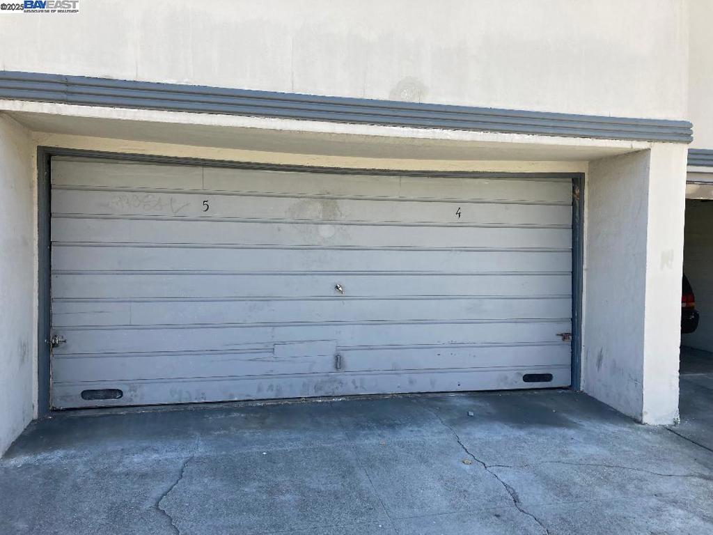 2268 Park Blvd Property Photo 5