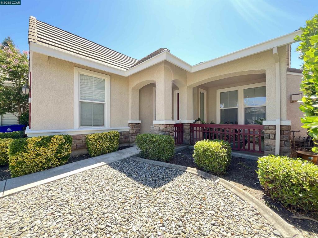 1870 Zurlo Way Property Photo 1