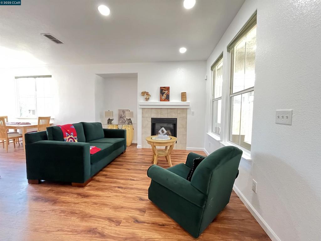 1870 Zurlo Way Property Photo 8