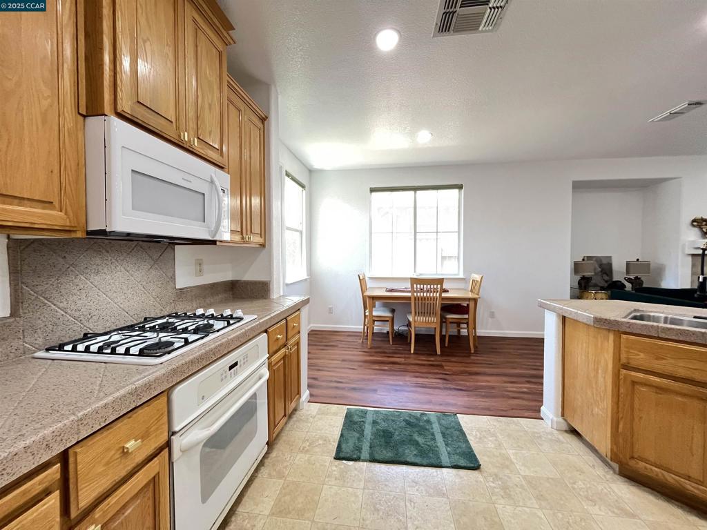 1870 Zurlo Way Property Photo 12