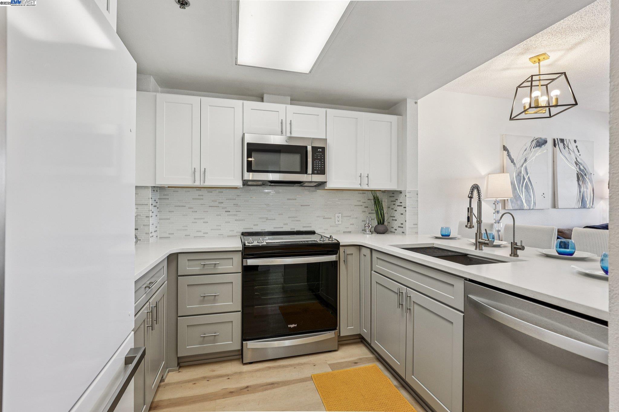 988 Franklin 609 Property Photo 15