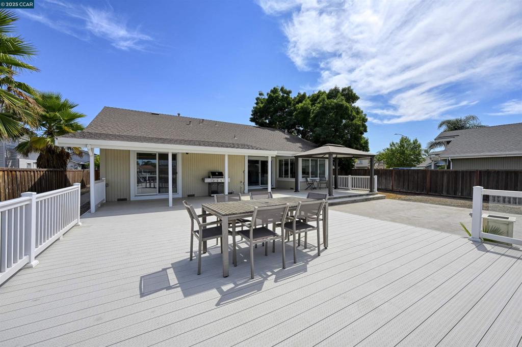 51 Discovery Bay Blvd Property Photo 5