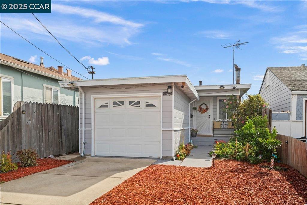 956 Wilson Ave Property Photo 1