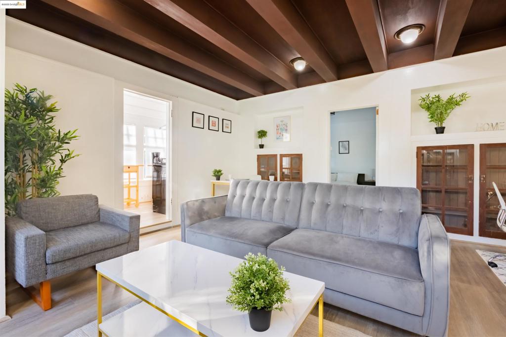 400 Lagunitas Property Photo 4