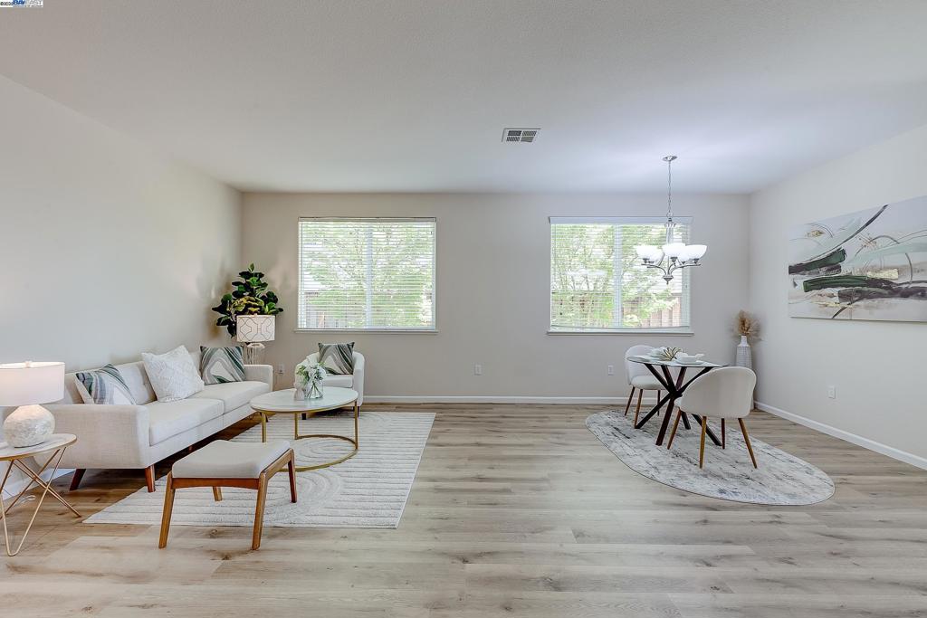 2528 Amantea Way Property Photo 5