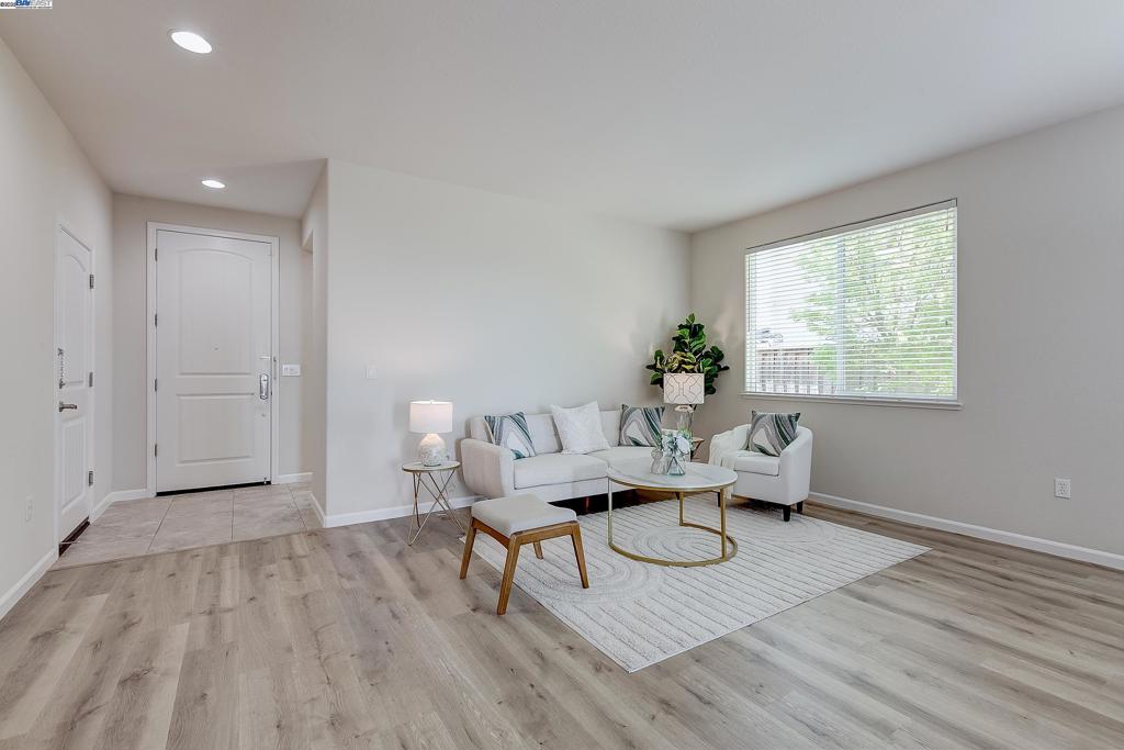 2528 Amantea Way Property Photo 6