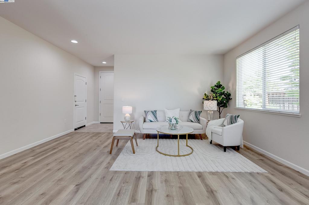 2528 Amantea Way Property Photo 8