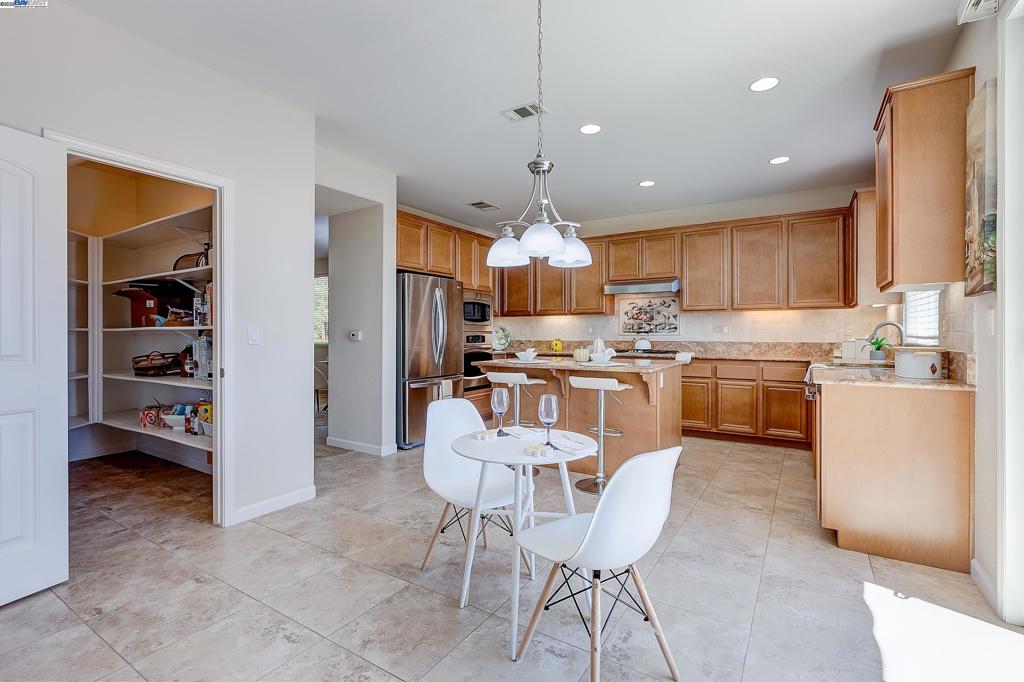 2528 Amantea Way Property Photo 14