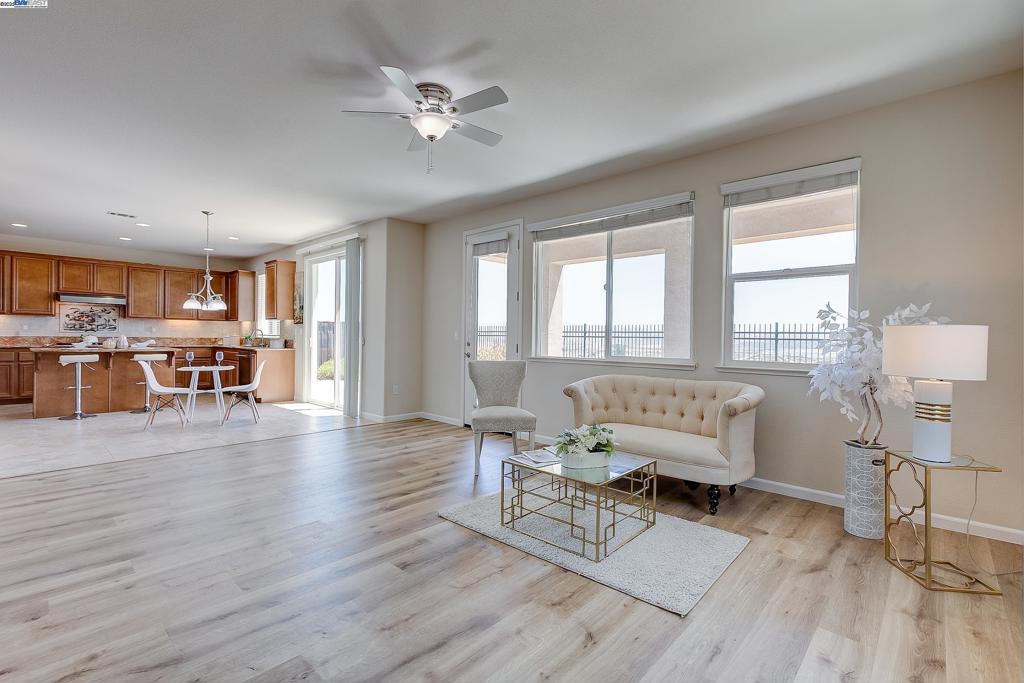 2528 Amantea Way Property Photo 33