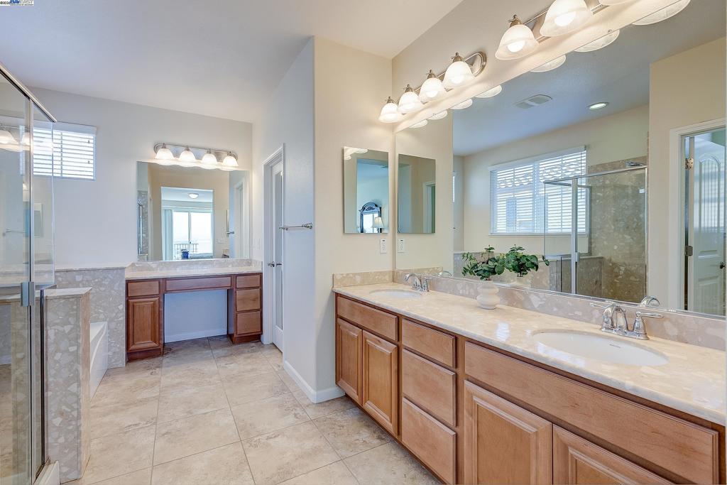 2528 Amantea Way Property Photo 54