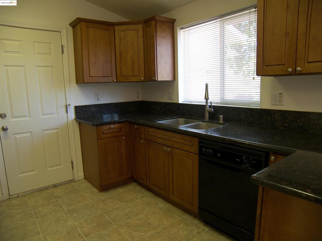 22877 E Parkwood Dr. Property Photo 8