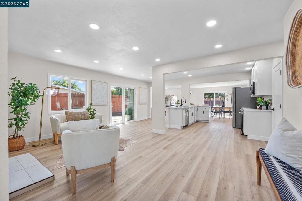 2697 Mayfair Property Photo 8