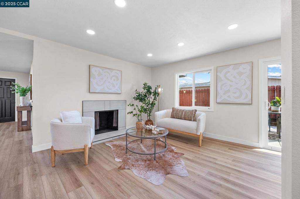 2697 Mayfair Property Photo 10