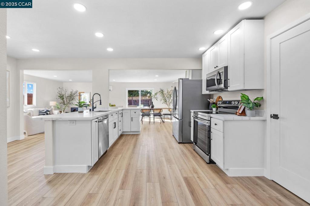 2697 Mayfair Property Photo 13