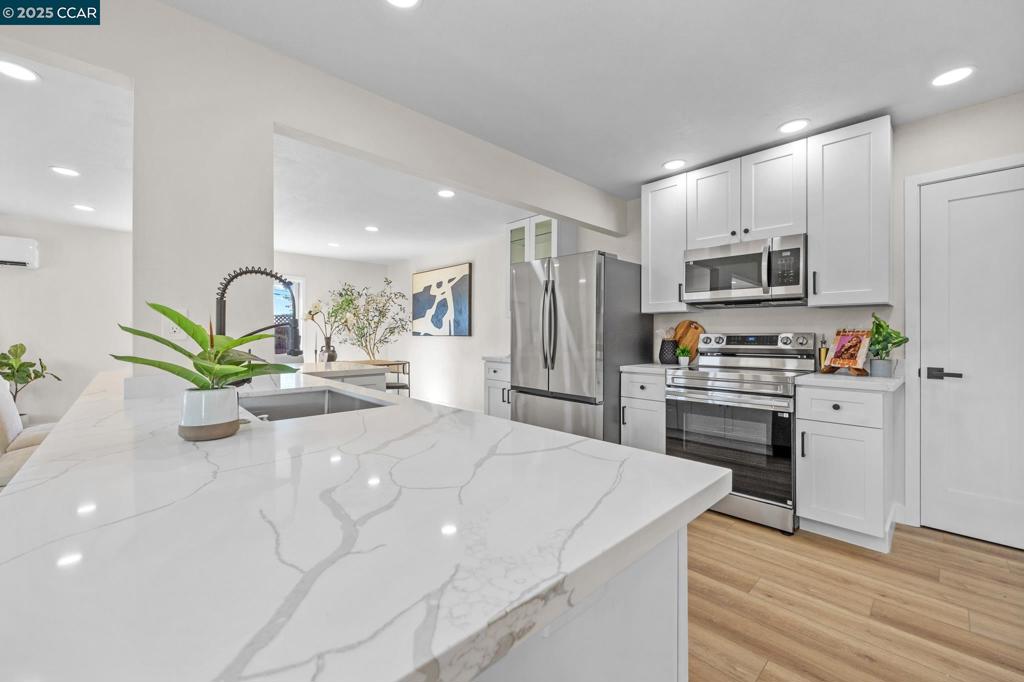 2697 Mayfair Property Photo 19