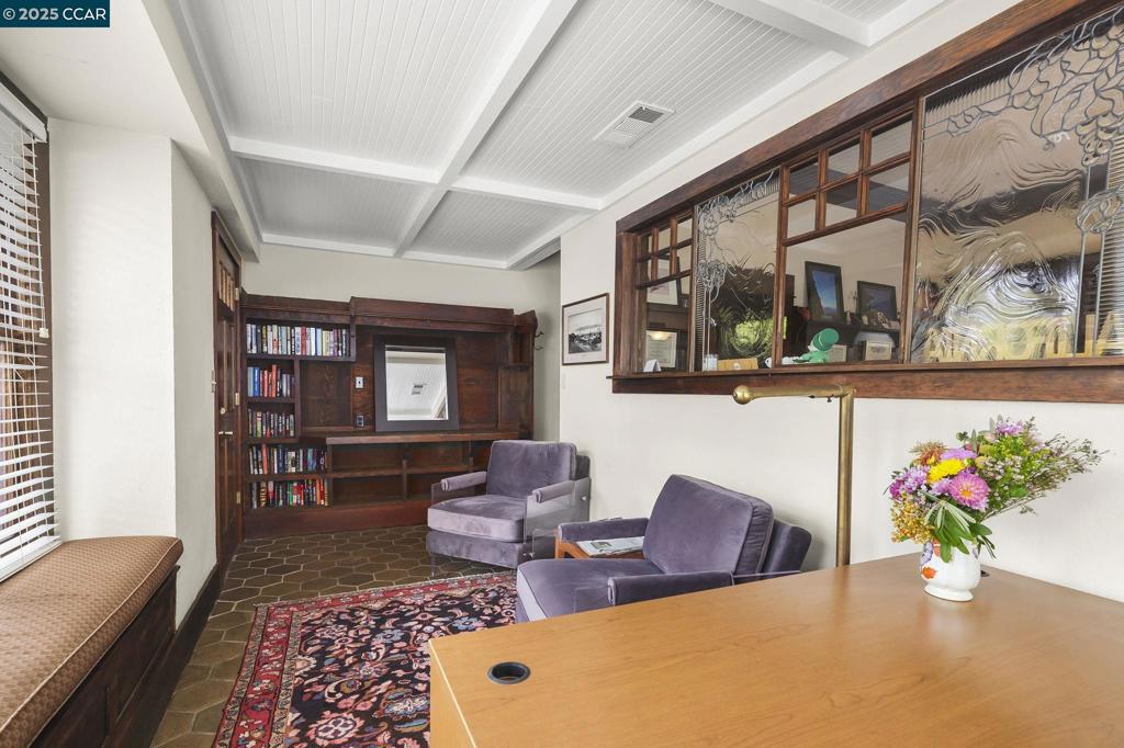 1004 Court St Property Photo 11