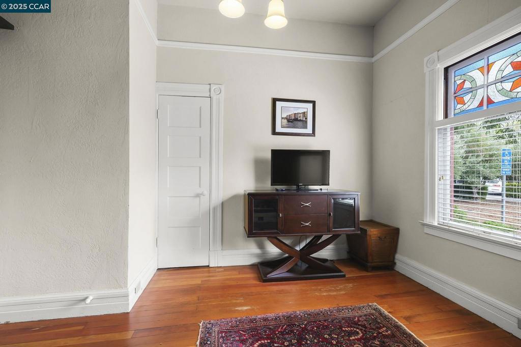 1004 Court St Property Photo 13