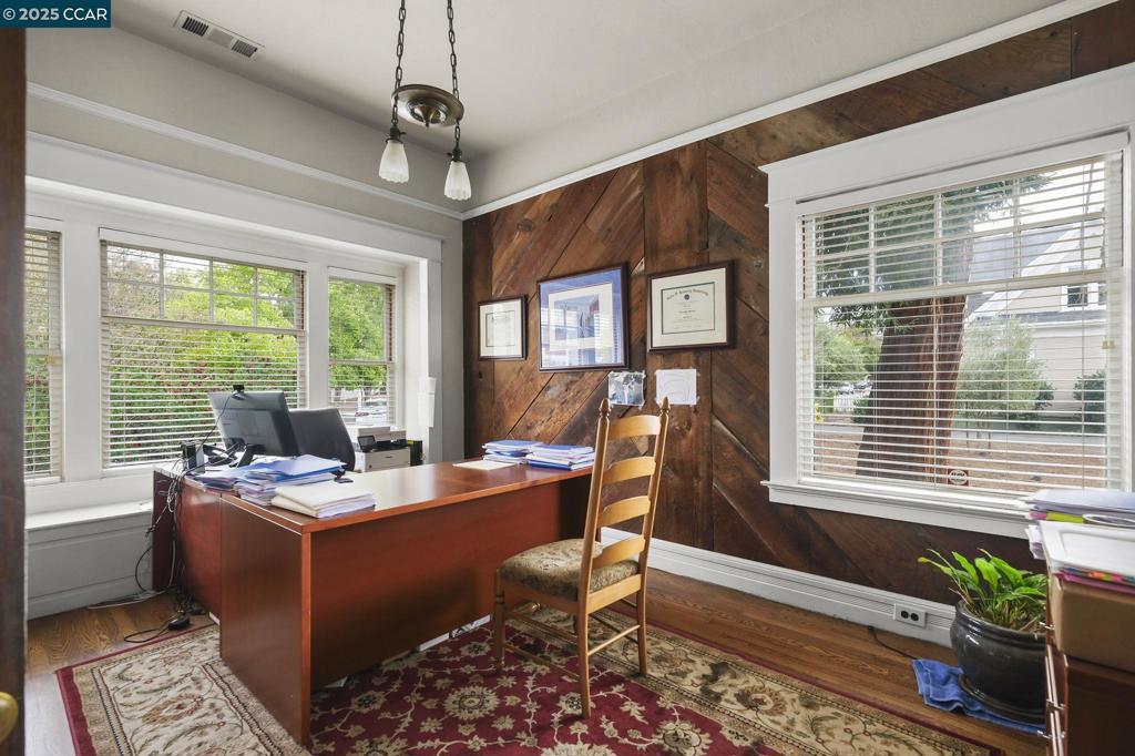 1004 Court St Property Photo 16