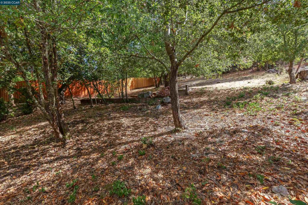 184 Glorietta Blvd Property Photo 12