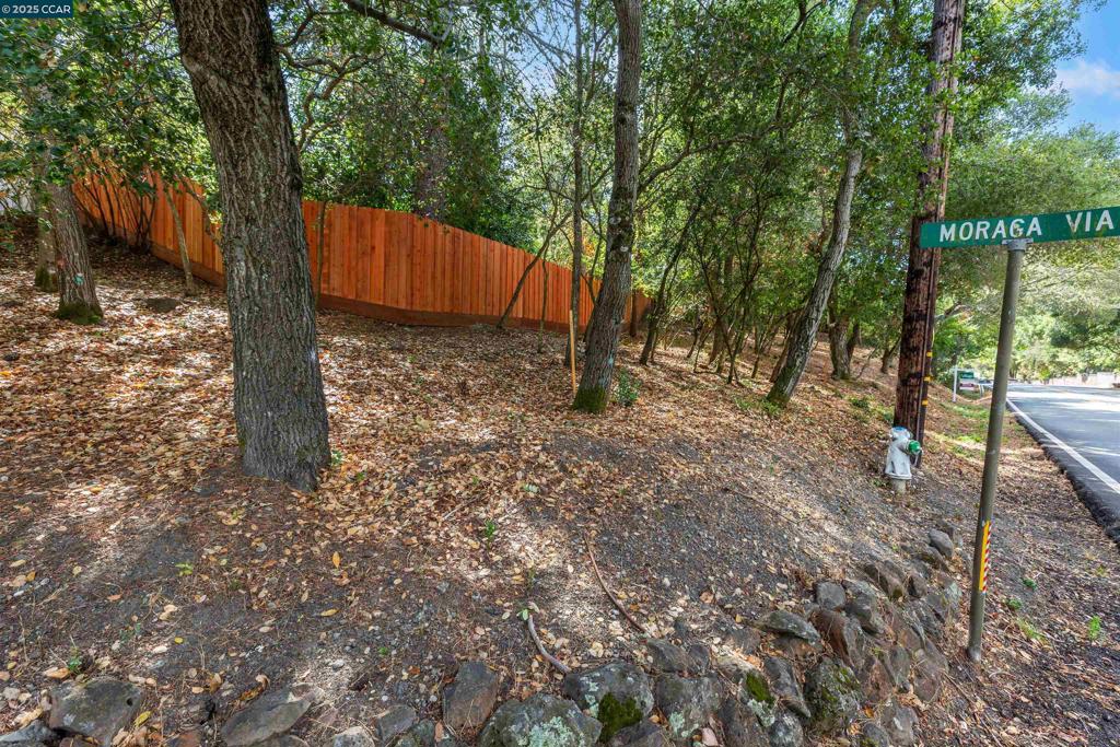 184 Glorietta Blvd Property Photo 15