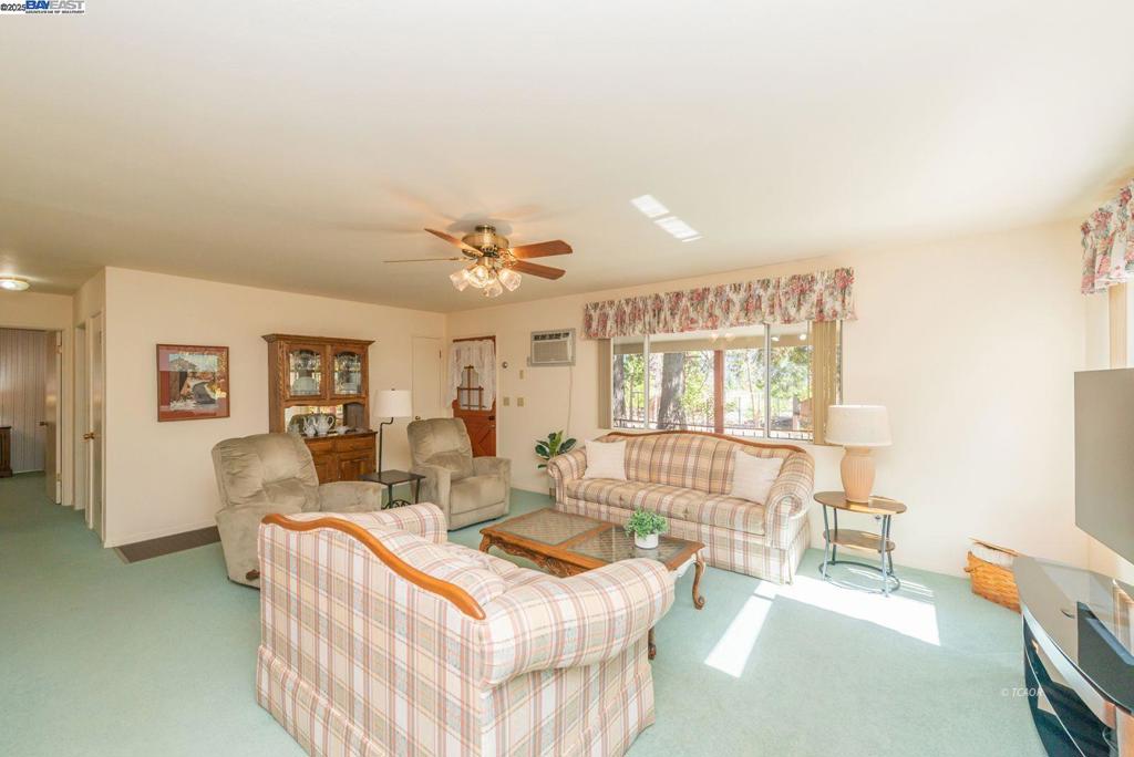 230 Lakeview Dr. Property Photo 5
