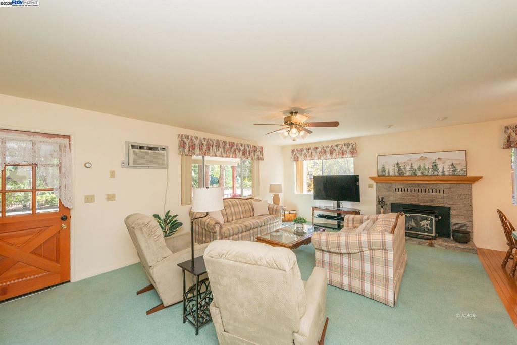 230 Lakeview Dr. Property Photo 6
