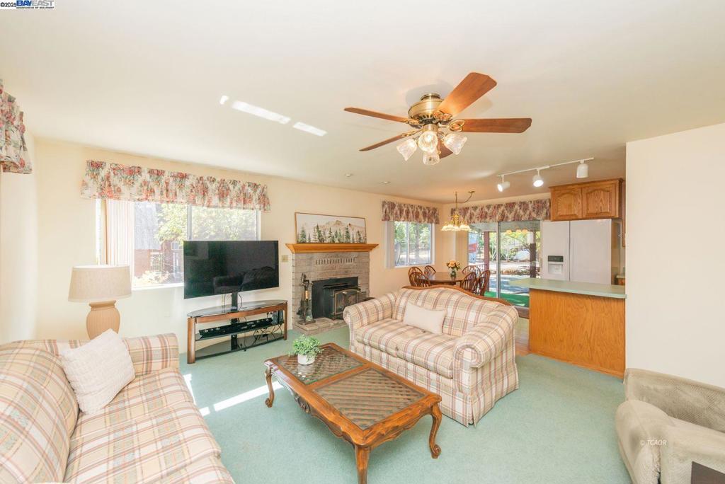 230 Lakeview Dr. Property Photo 8