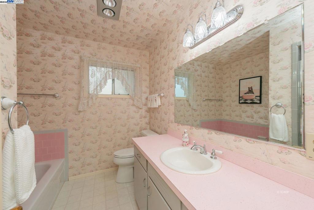 230 Lakeview Dr. Property Photo 20