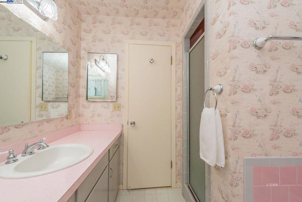 230 Lakeview Dr. Property Photo 21