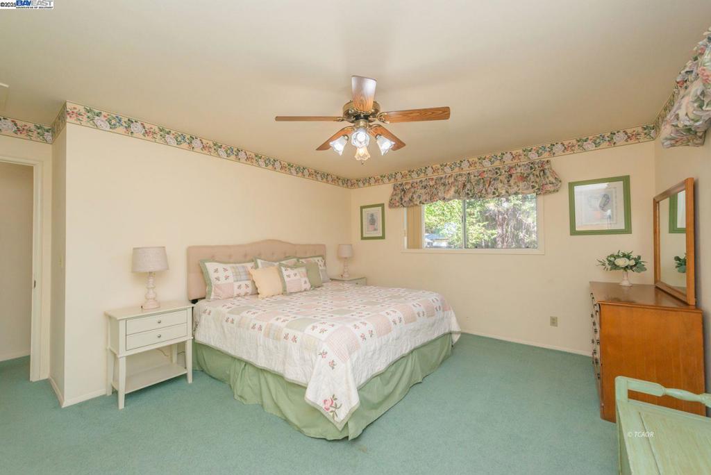 230 Lakeview Dr. Property Photo 23
